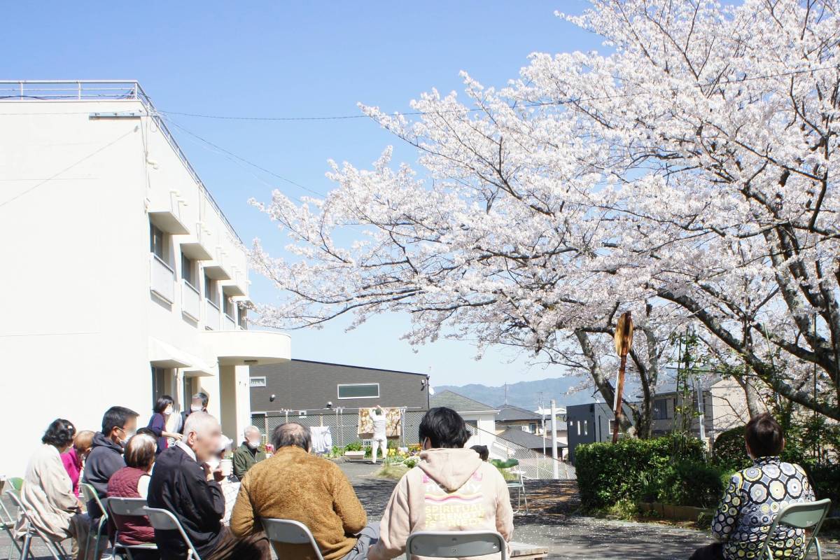 【イベント】患者様に季節を感じていただけるよう、お花見や夏祭り、クリスマス会などのイベントを開催しています。